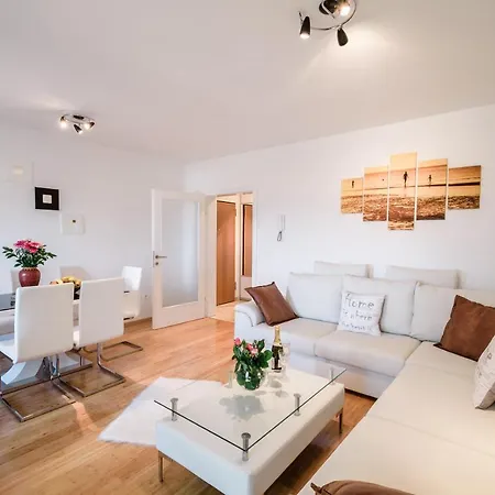 For Four With A Sea View Gostinjska kuća Makarska