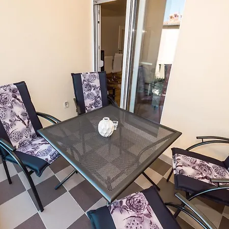 For Four With A Sea View Gostinjska kuća