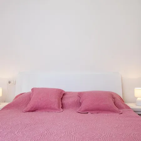 Gostinjska kuća For Four With A Sea View *