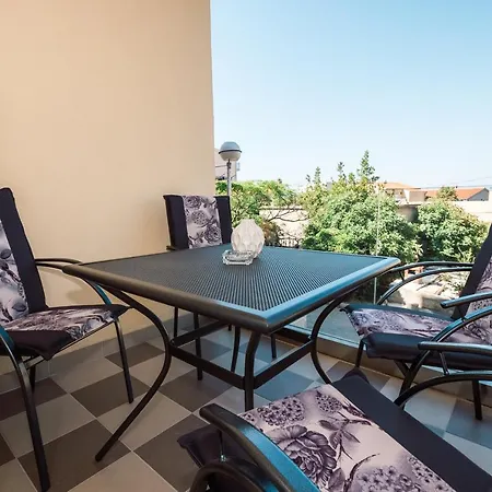 Gostinjska kuća For Four With A Sea View