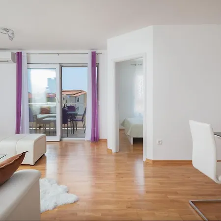 Gostinjska kuća For Four With A Sea View *